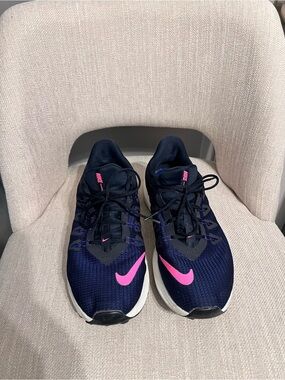 Nike Women's Navy Running Shoes with Pink Swoosh Size 9